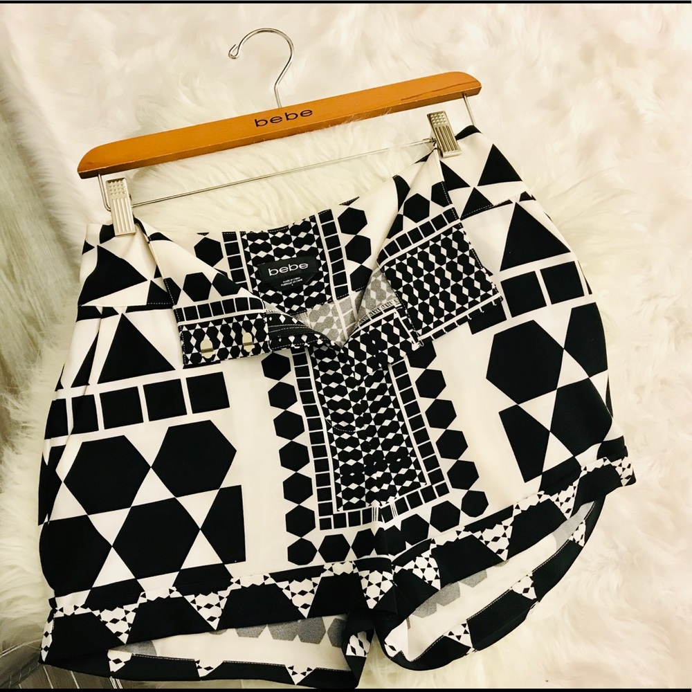 High-waisted patterned Bebe dress shorts